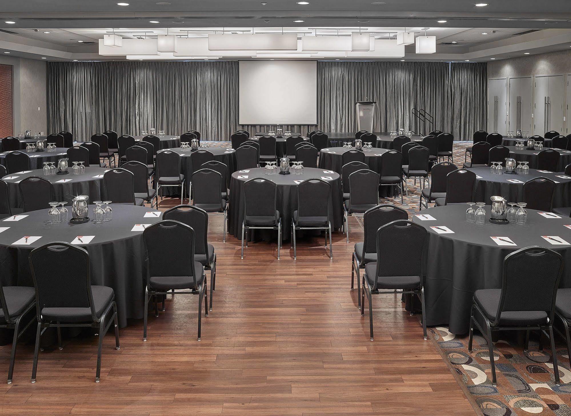 Matrix Hotel Edmonton Kültér fotó